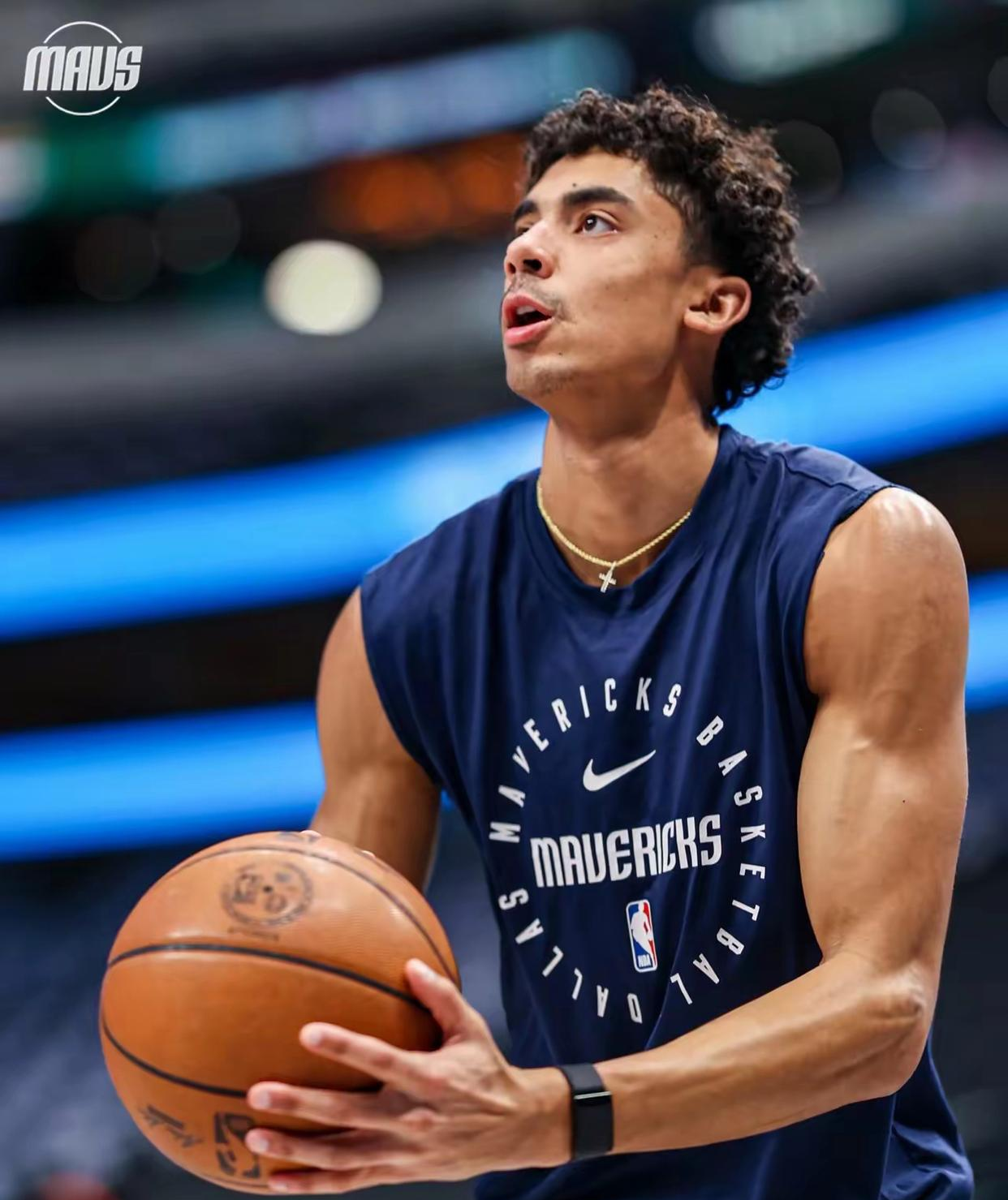 雷霆逆转雄鹿，伦纳德高光表现