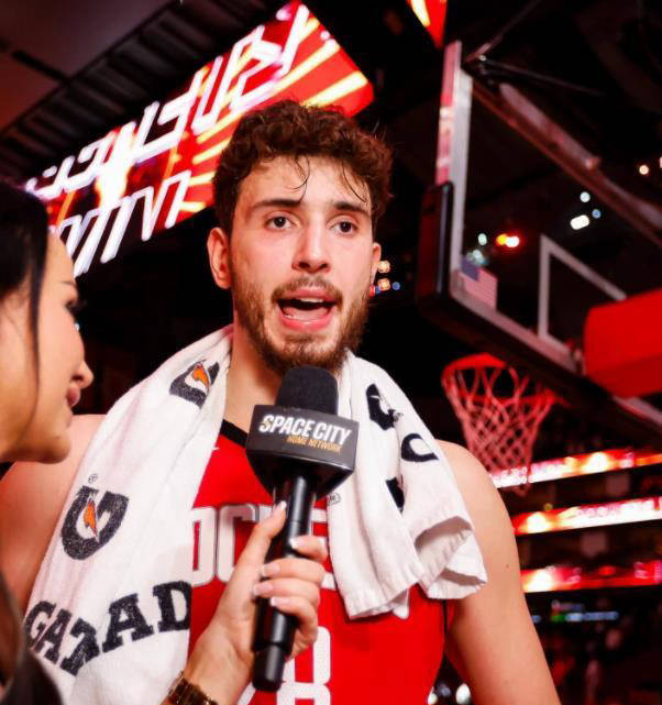 火箭血洗波兰男篮，波尔津吉斯送出助攻