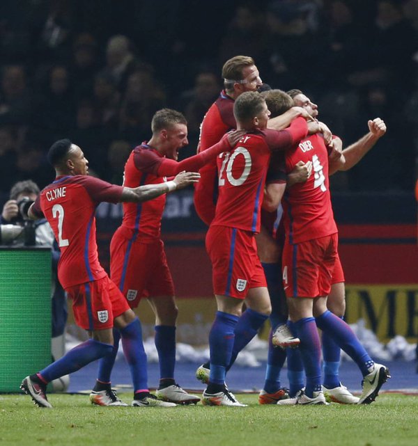 泰国羽毛球队绝杀英格兰羽毛球队，辛杜制霸全场