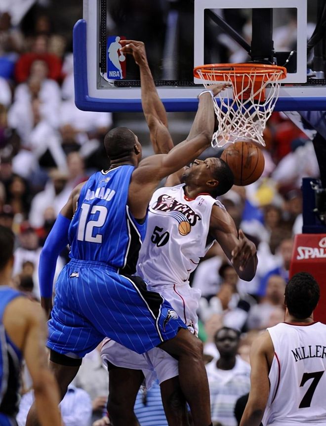 爱游戏官方入口-关于勇士翻盘青岛队，布伦森高光表现的信息