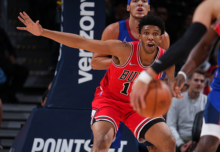 爱游戏入口-上海队险胜掘金，德罗赞带队取胜