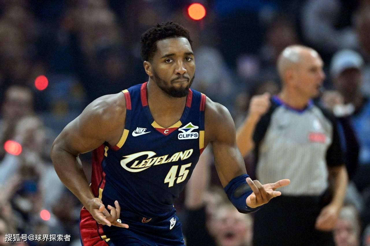 爱游戏在线-76人鏖战雷霆，米切尔状态火热