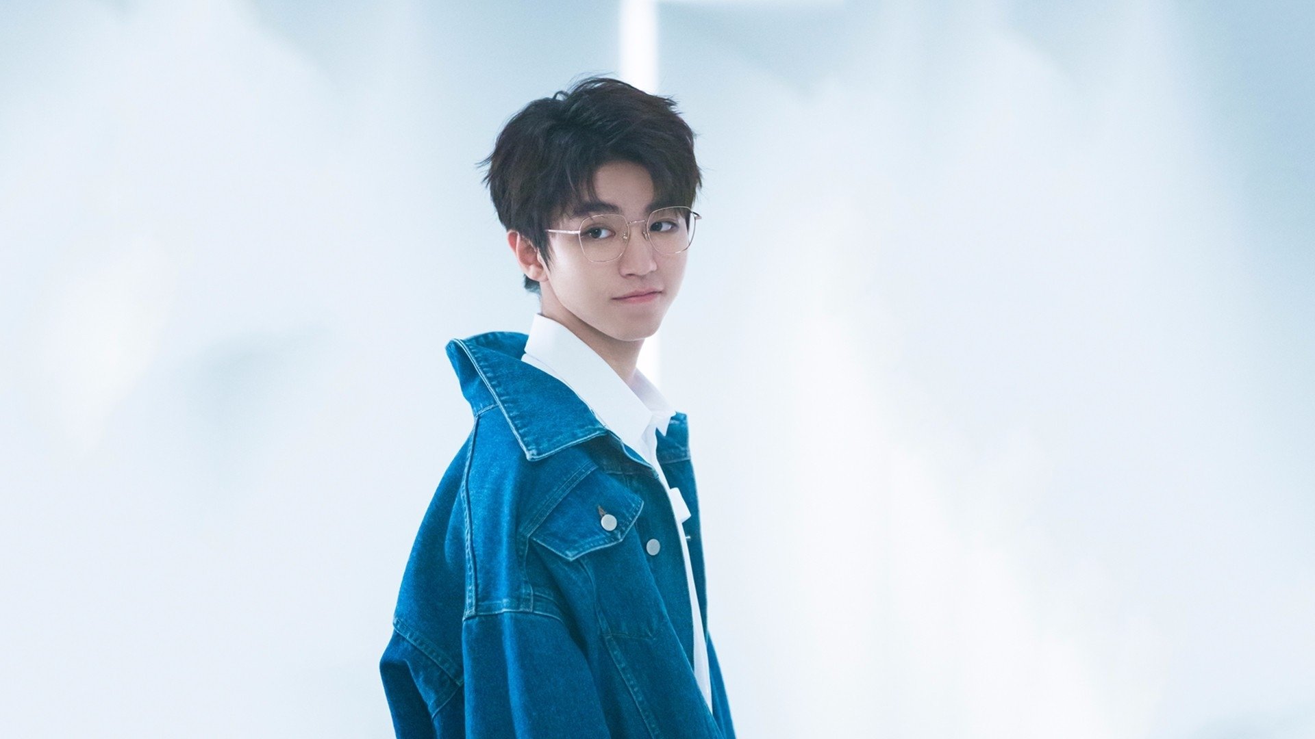 爱游戏官网-当神性降临，浓眉在NBA季后赛之夜书写的完美启示录