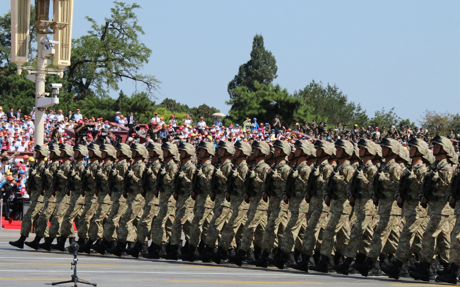 当蔚蓝海岸遇见潘帕斯雄鹰，迪亚斯在尼斯虚构之夜证明大场面先生本色
