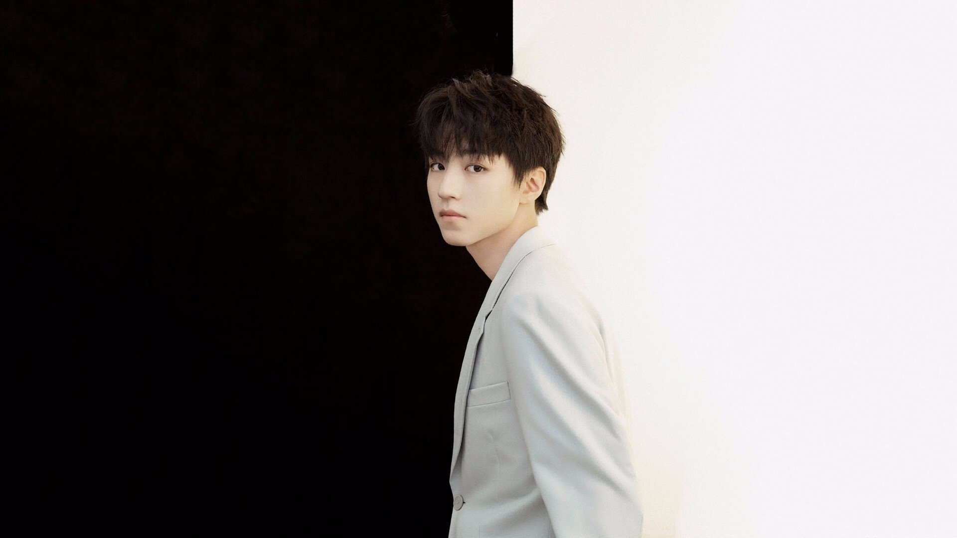 国家德比夜独舞，克瓦拉茨赫利亚撕裂传统叙事的一战